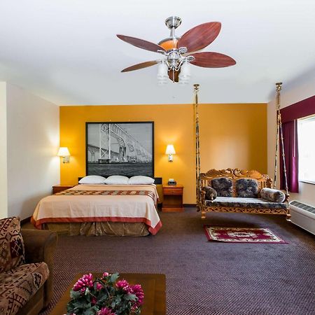 Super 8 By Wyndham Salina Otel Dış mekan fotoğraf