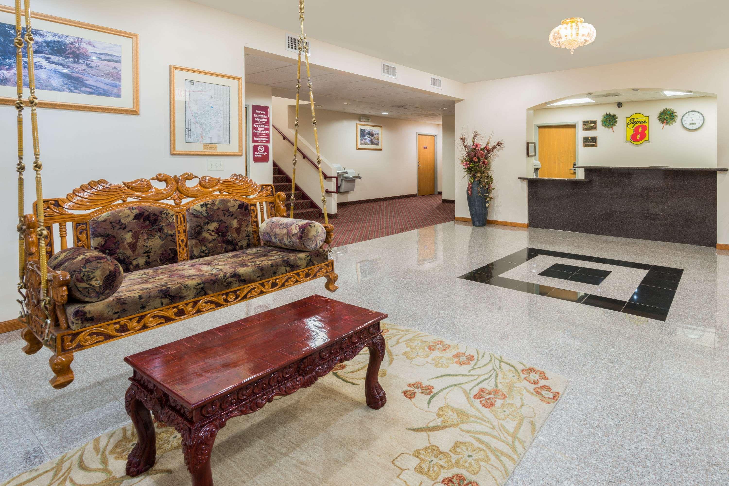 Super 8 By Wyndham Salina Otel Dış mekan fotoğraf