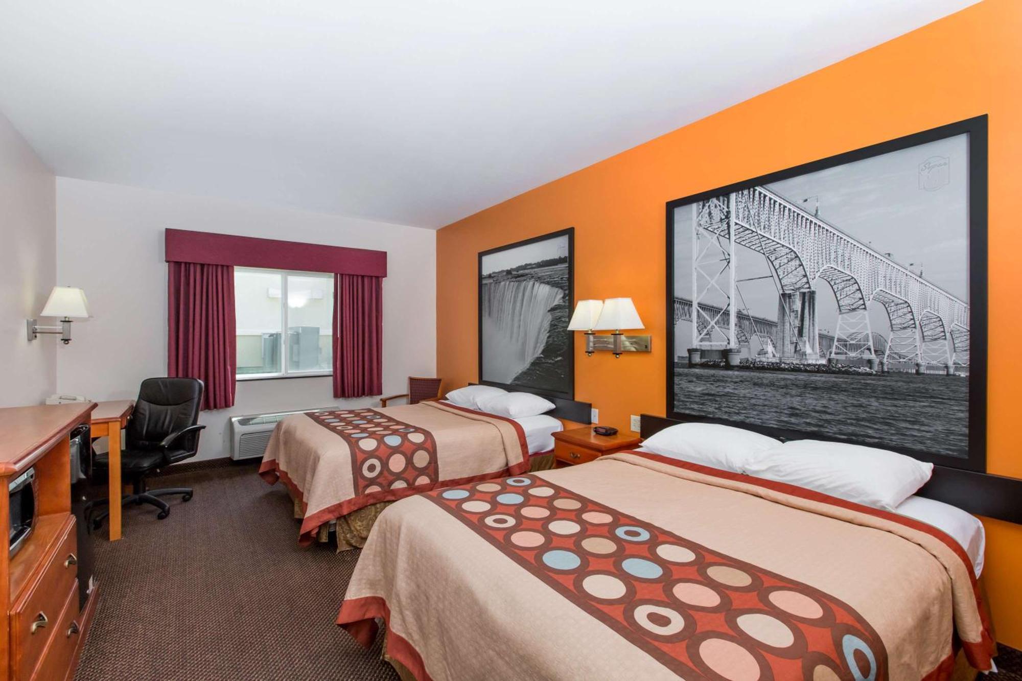 Super 8 By Wyndham Salina Otel Dış mekan fotoğraf