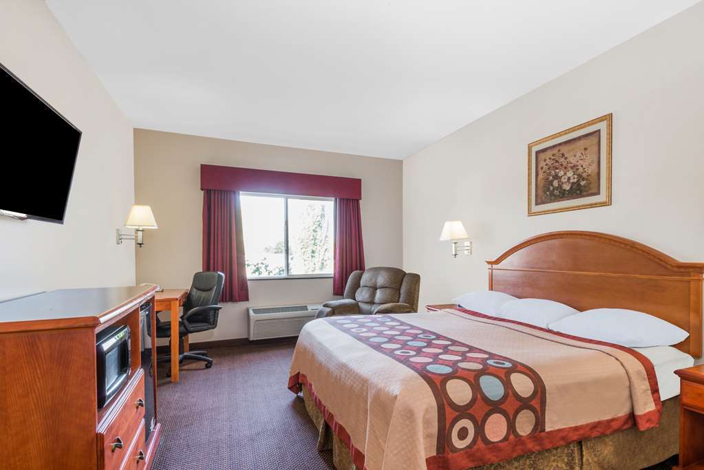 Super 8 By Wyndham Salina Otel Oda fotoğraf